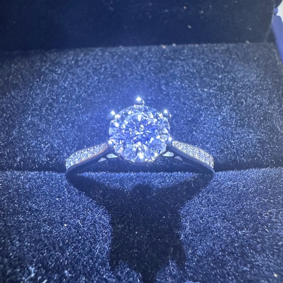 BendéLyon - 1 CT Moissanite, Engagement Ring, 925 Silver, White Gold Plated - Picture 4 of 4